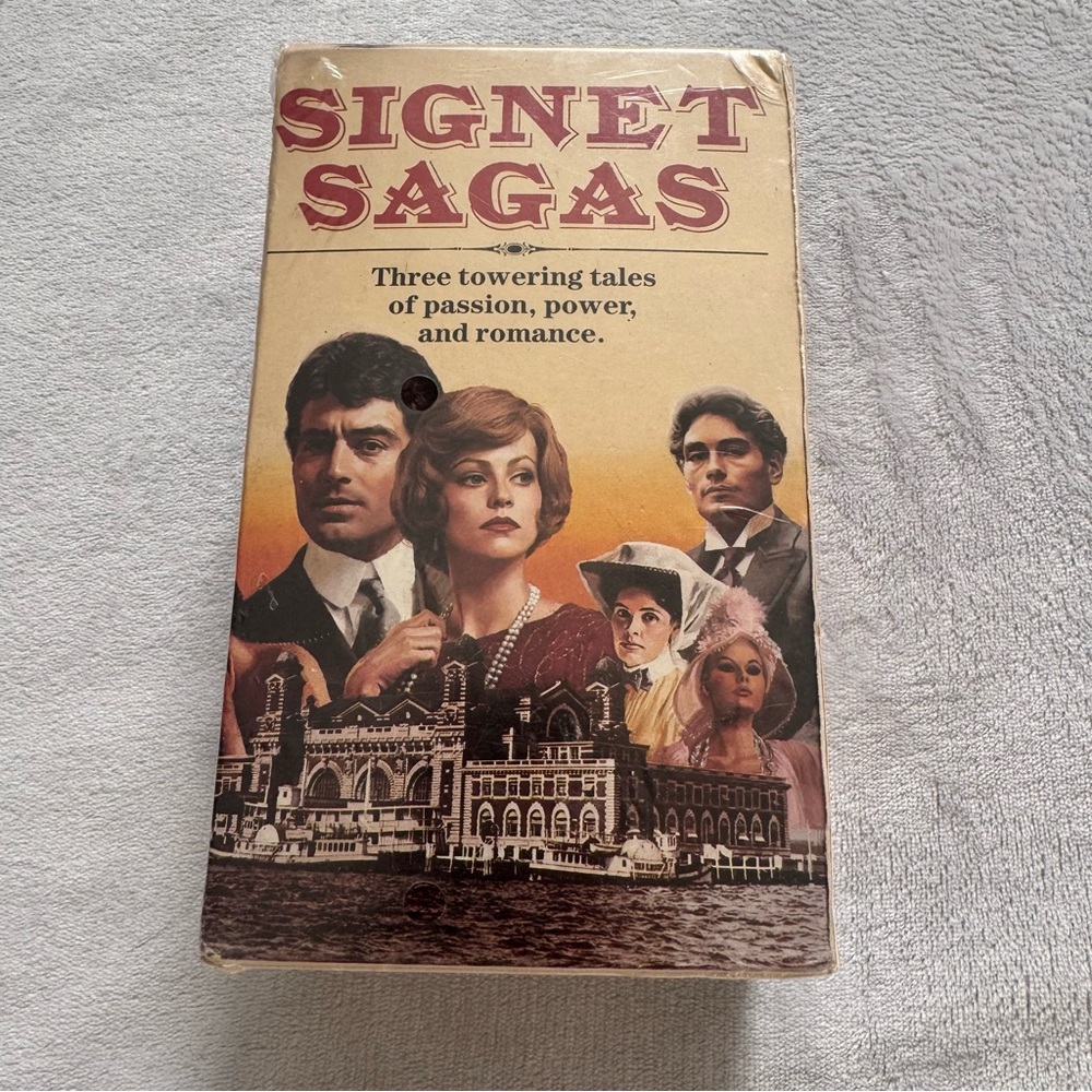 Signet‎ Sagas Gift Pack Sealed NOS Domina Forefathers Ellis Island Vintage